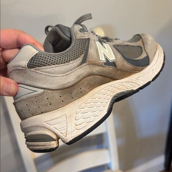 2002r New Balance Gray Running Shoes